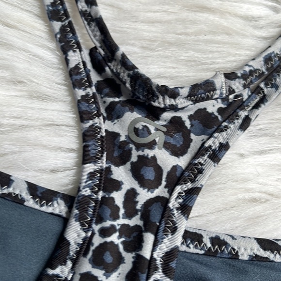 GapFit Reversible Sports Bra - Picture 4 of 7